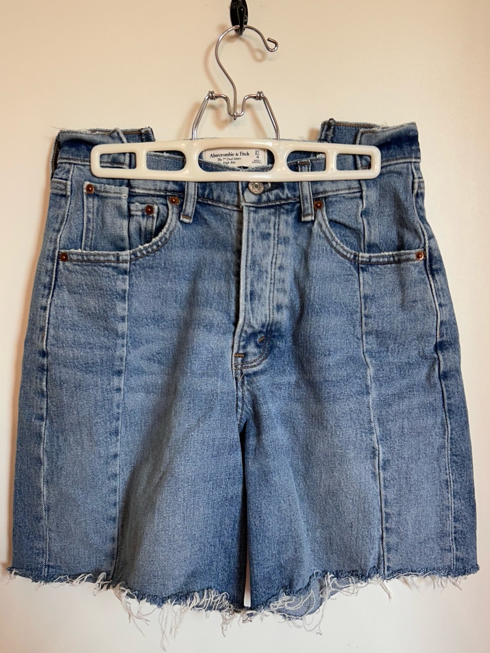 ABERCROMBIE & FITCH “THE 7” DAD SHORT HIGH RISE CURVE LOVE” DISTRESSED DENIM
